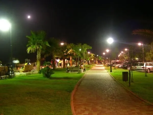 福达丽索公寓 公寓 *