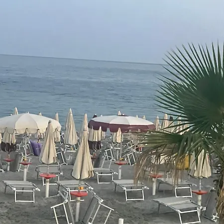 福达丽索公寓 公寓 *