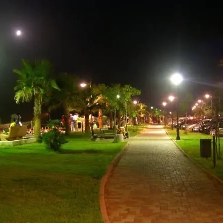 福达丽索公寓 公寓 *